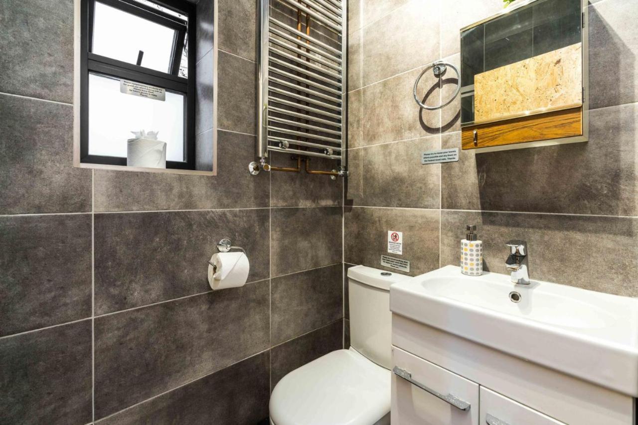 1 Bedroom House With An Edge In King Cross Ferienhaus *